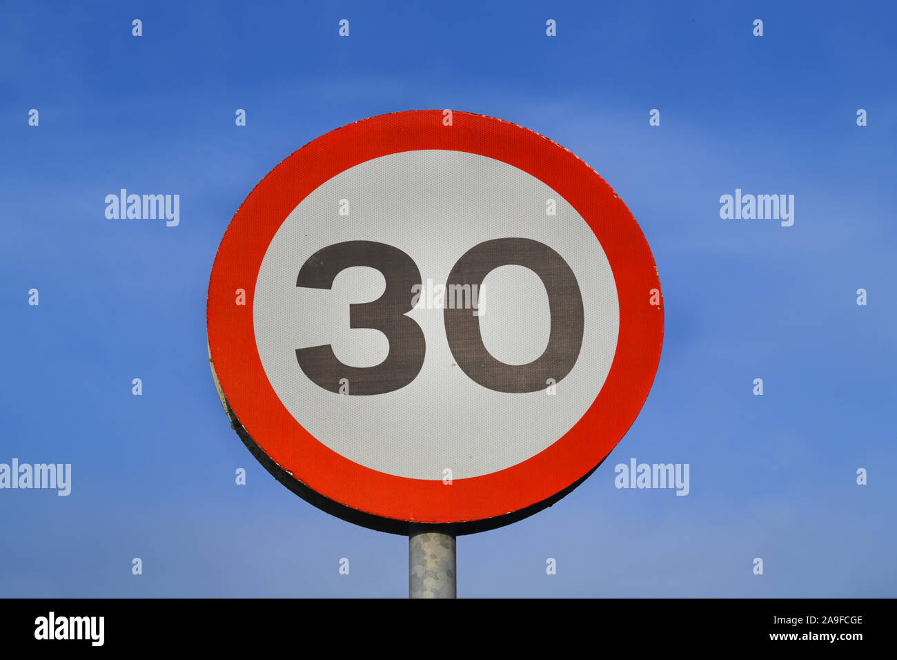 30mph avertissement de limite de vitesse routière signer Royaume-Uni Banque D'Images