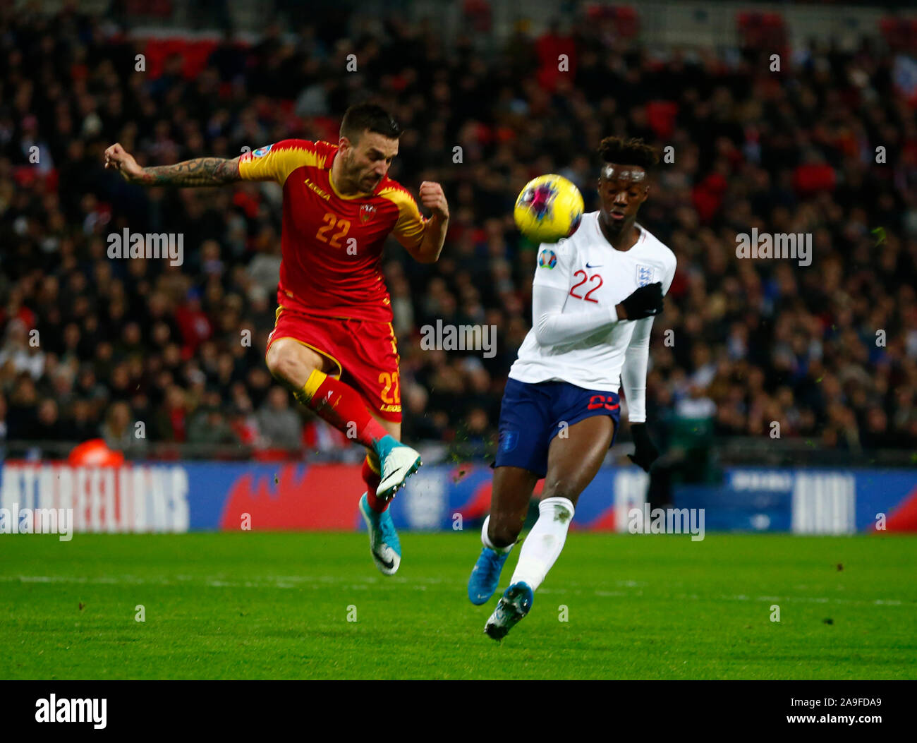 Londres, Angleterre. 14 novembre : Marko Simic du Monténégro pendant l'UEFA Euro 2020 entre l'Angleterre et le Monténégro qualificatif au stade de Wembley à Londres, Banque D'Images Londres, Angleterre. 14 novembre : Marko Simic du Monténégro pendant l'UEFA Euro 2020 entre l'Angleterre et le Monténégro qualificatif au stade de Wembley à Londres, Banque D'Images