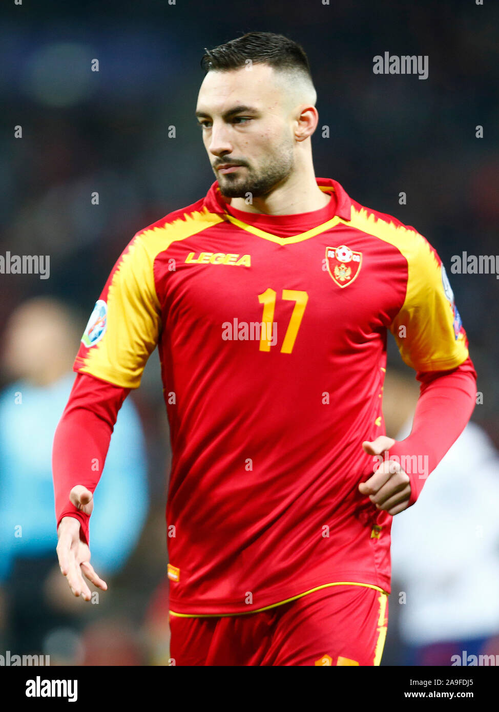 Londres, Angleterre. 14 novembre : Sead Haksabanovic du Monténégro pendant l'UEFA Euro 2020 entre l'Angleterre et le Monténégro qualificatif au stade de Wembley en L Banque D'Images Londres, Angleterre. 14 novembre : Sead Haksabanovic du Monténégro pendant l'UEFA Euro 2020 entre l'Angleterre et le Monténégro qualificatif au stade de Wembley en L Banque D'Images