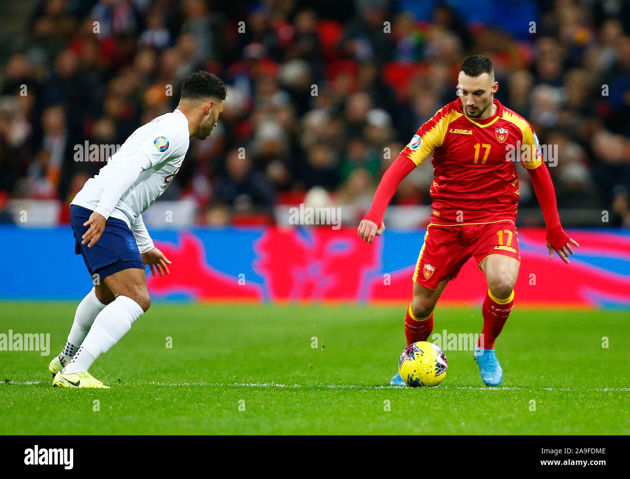 Londres, Angleterre. 14 novembre : Sead Haksabanovic du Monténégro pendant l'UEFA Euro 2020 entre l'Angleterre et le Monténégro qualificatif au stade de Wembley en L Banque D'Images Londres, Angleterre. 14 novembre : Sead Haksabanovic du Monténégro pendant l'UEFA Euro 2020 entre l'Angleterre et le Monténégro qualificatif au stade de Wembley en L Banque D'Images