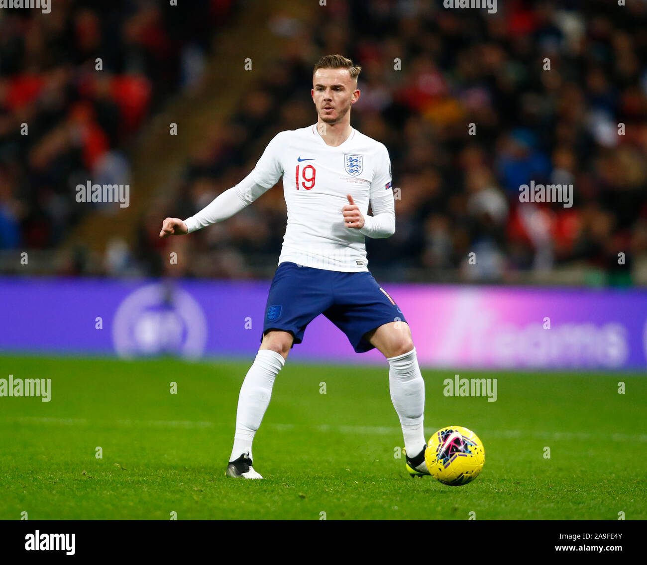 Londres, Angleterre. 14 novembre : James Maddison de l'Angleterre pendant l'UEFA Euro 2020 entre l'Angleterre et le Monténégro qualificatif au stade de Wembley à Londres, Banque D'Images Londres, Angleterre. 14 novembre : James Maddison de l'Angleterre pendant l'UEFA Euro 2020 entre l'Angleterre et le Monténégro qualificatif au stade de Wembley à Londres, Banque D'Images