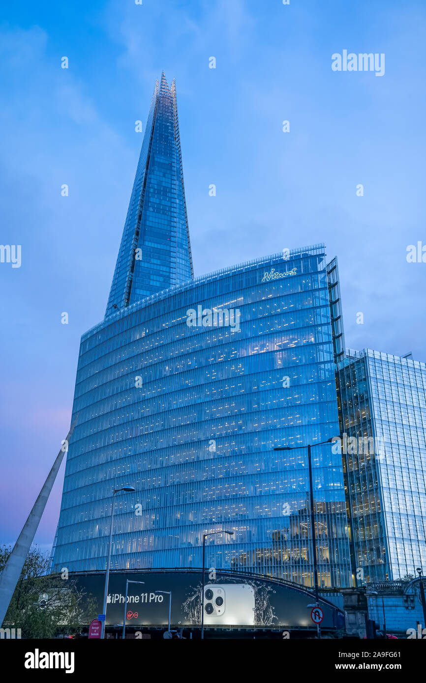 Le Shard London Bridge au cours de l'heure d'or Banque D'Images