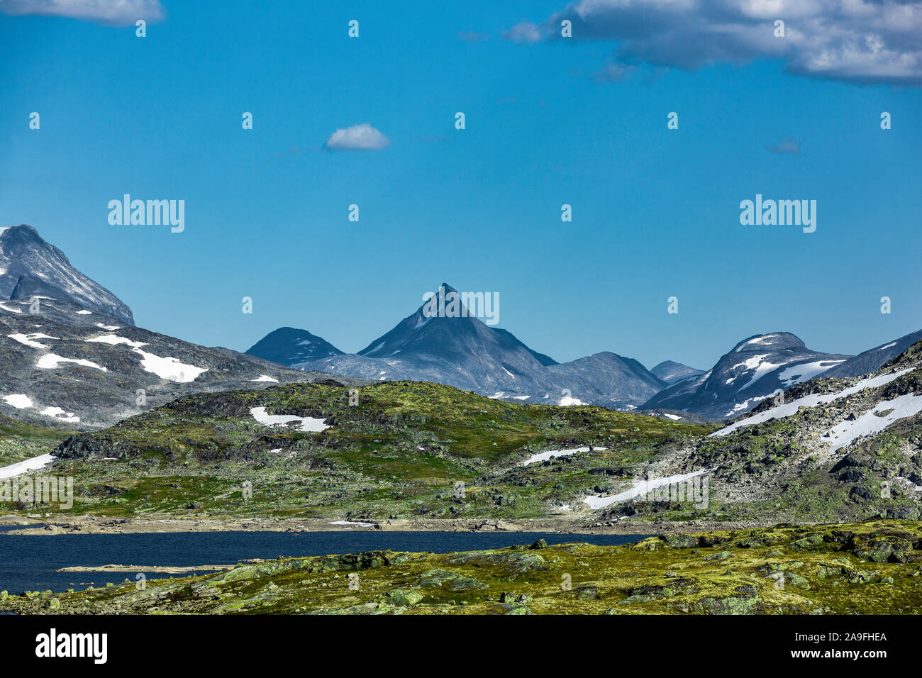 Paysage de montagne avec des lacs de Norvège de Jotunheimen Banque D'Images