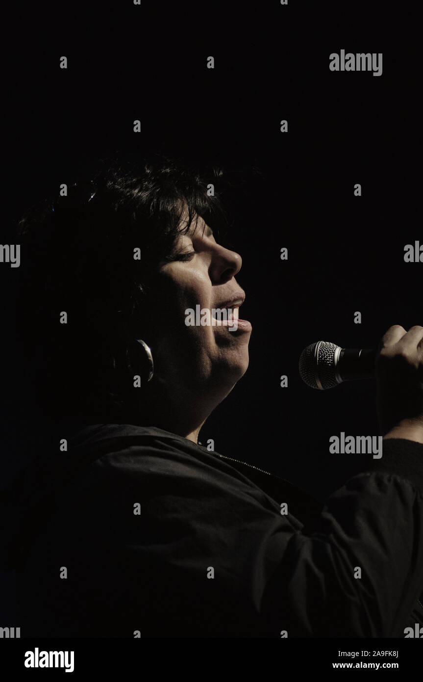 Chanteur et musicien de jazz Liane Carroll effectuant à Hastings, East Sussex, England, UK Banque D'Images