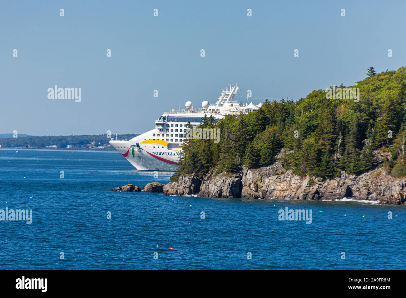 Un navire de croisière amarré dans la baie de Bar Harbor Banque D'Images