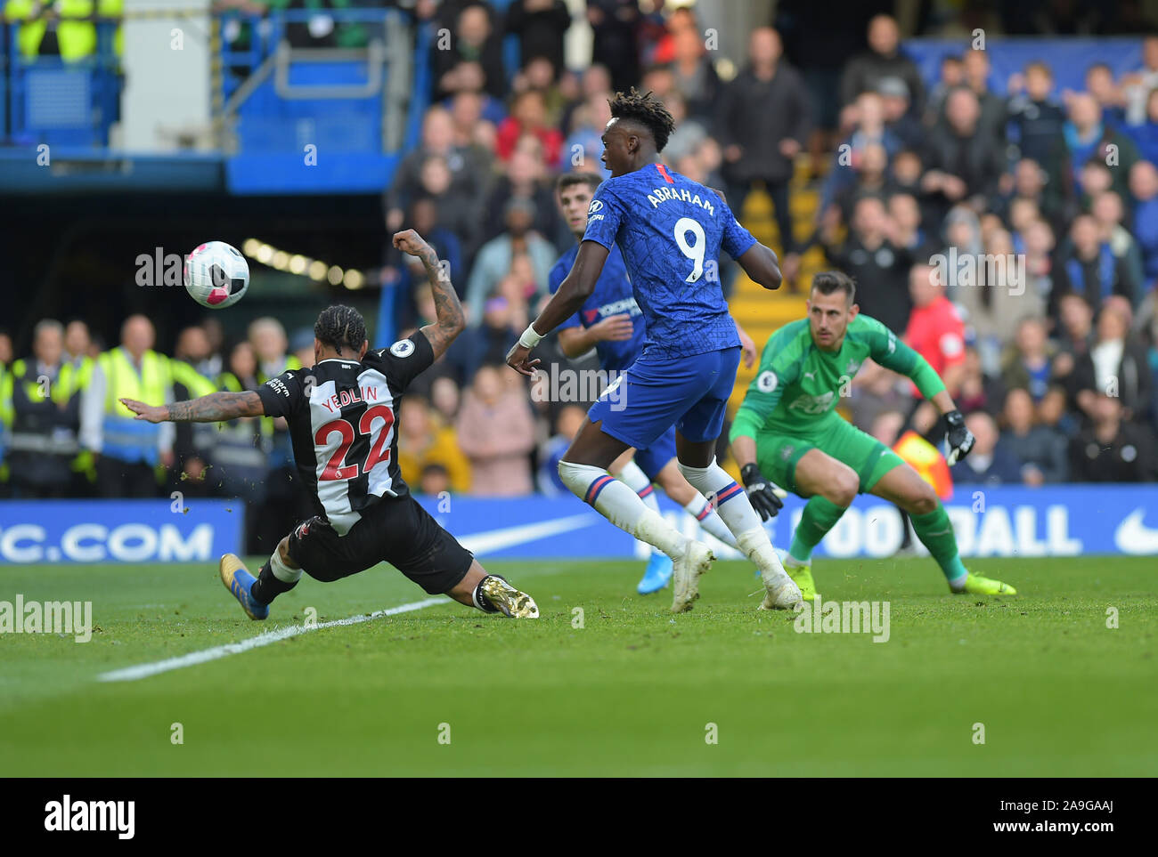 Tammy Abraham de Chelsea est proche de marquer un deuxième but au cours de la Chelsea vs Newcastle United League match à Stamford Bridge -usage éditorial onl Banque D'Images