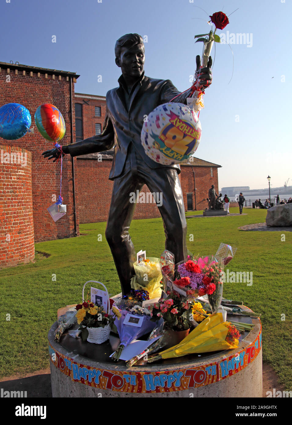 Statue de Billy Fury par Tom Murphy, anniversaire de 70 ans, musicien, Albert Dock, Liverpool, Angleterre, Royaume-Uni, L3 4BB Banque D'Images