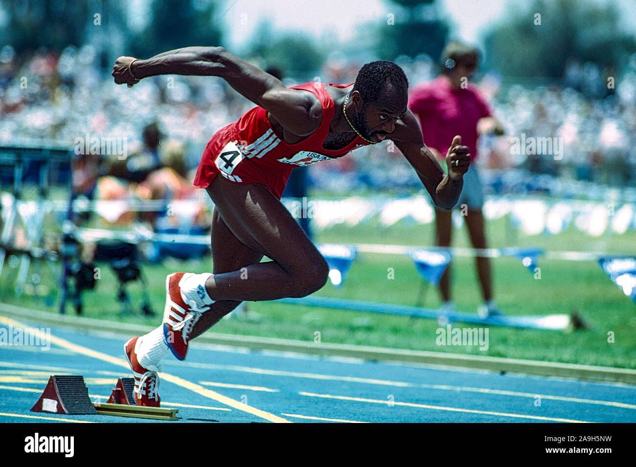 Edwin Moses (USA) en compétition aux Championnats d'athlétisme extérieurs des Etats-Unis 1987 Banque D'Images