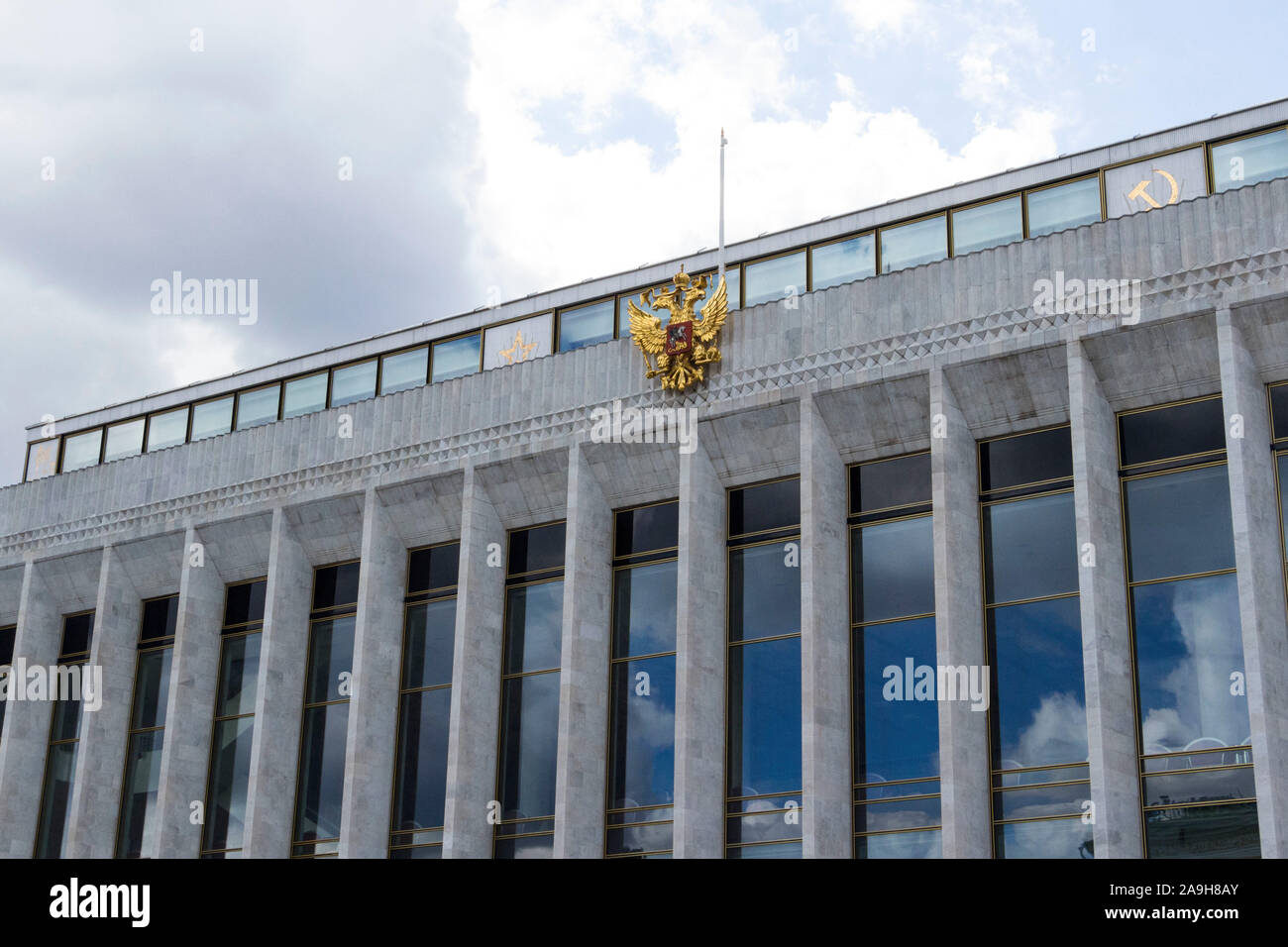 Moscou, Russie - le 9 juillet 2019 : l'Etat Kremlin Palace, officieusement connu comme le Kremlin Palais des Congrès, est un grand bâtiment moderne, à l'intérieur e Banque D'Images