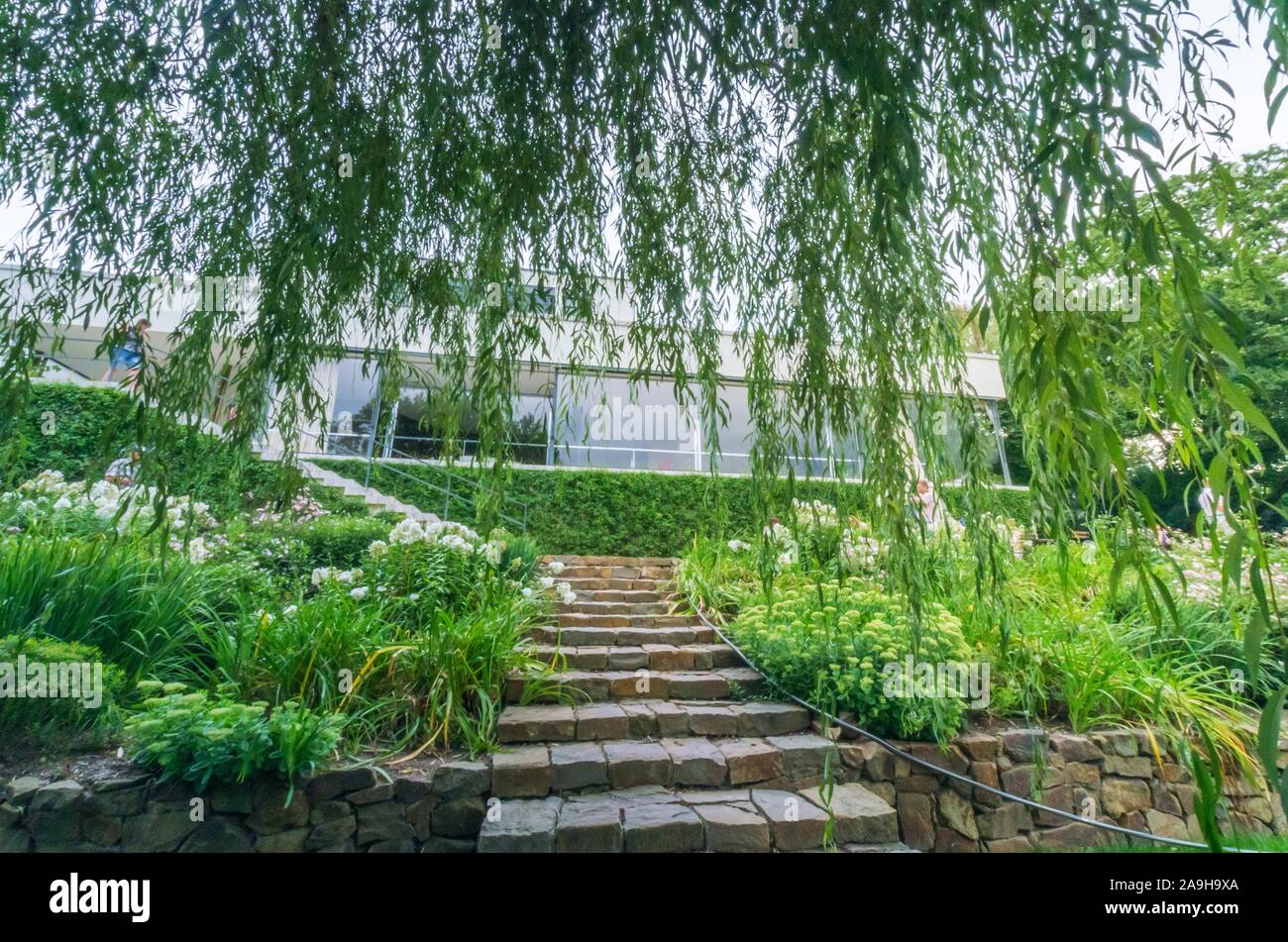 Brno, République tchèque (9 août 2016) Vue extérieure du jardin de Villa Tugendhat par l'architecte Ludwig Mies van der Rohe (1930) Banque D'Images