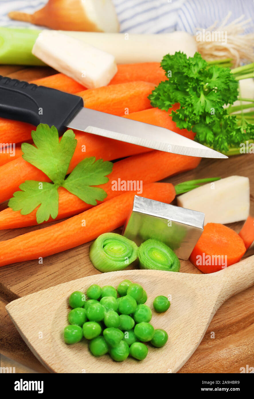 Cuillère à légumes et couteau de cuisson Banque D'Images