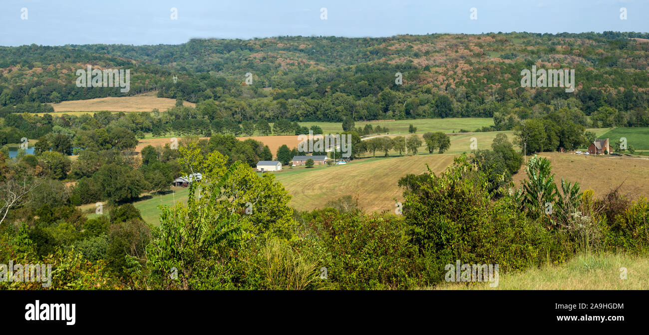 Baker Bluff donnent sur Natchez Trace Parkway Mississippi MS aussi connu sous le nom de 'vieux' de Natchez Trace, est une piste forestière au sein de l'United States Banque D'Images