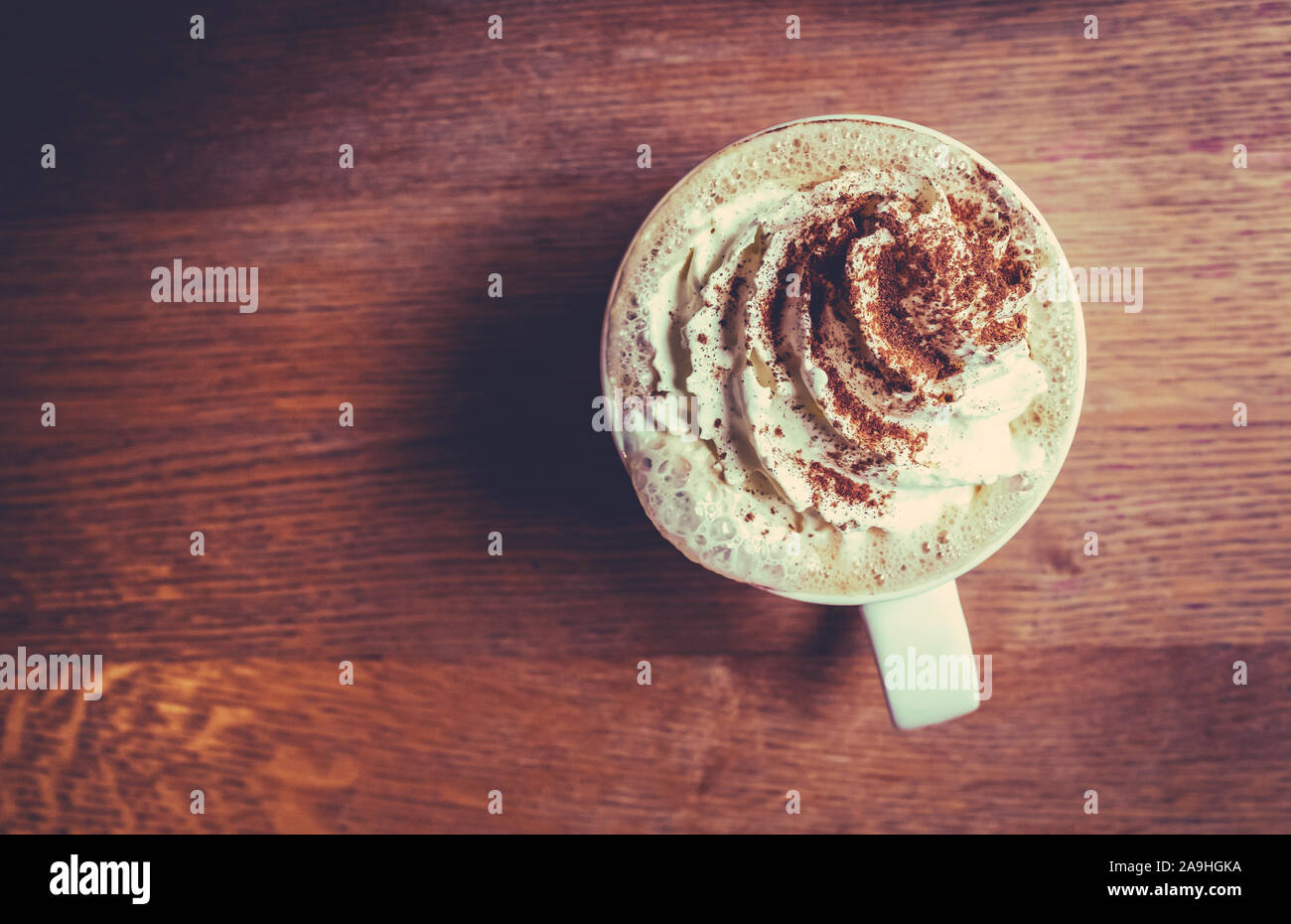 Une délicieuse crème de citrouille Spice Latte dans un café Banque D'Images