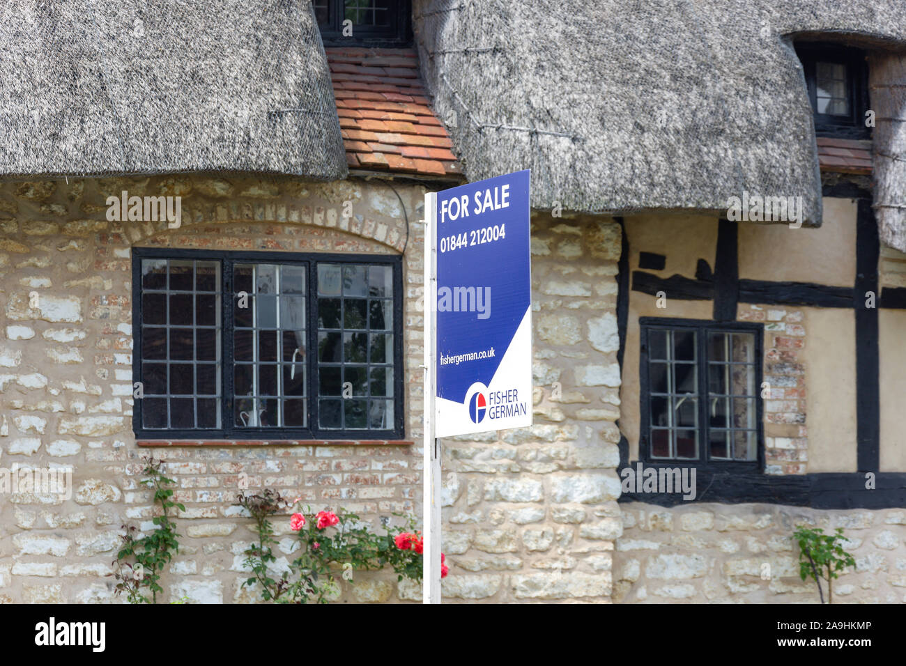 Chaumière à vendre, High Street, Long Crendon, Buckinghamshire, Angleterre, Royaume-Uni Banque D'Images