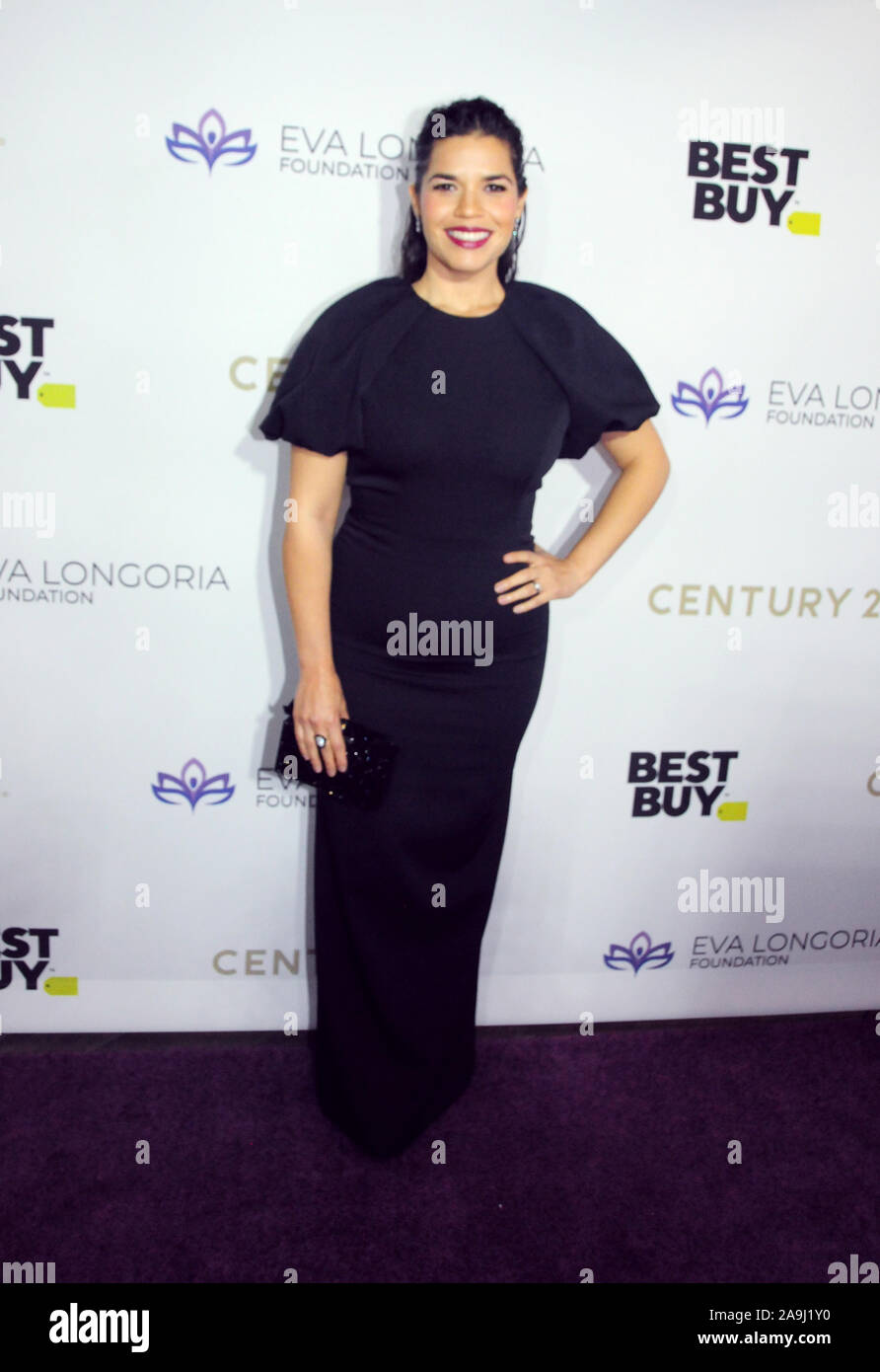 Los Angeles, Californie, USA 15 novembre 2019 L'actrice America Ferrera assiste au Gala de la Fondation Eva Longoria le 15 novembre 2019 au Four Seasons Los Angeles à Beverly Hills, Californie, USA. Photo de Barry King/Alamy Live News Banque D'Images