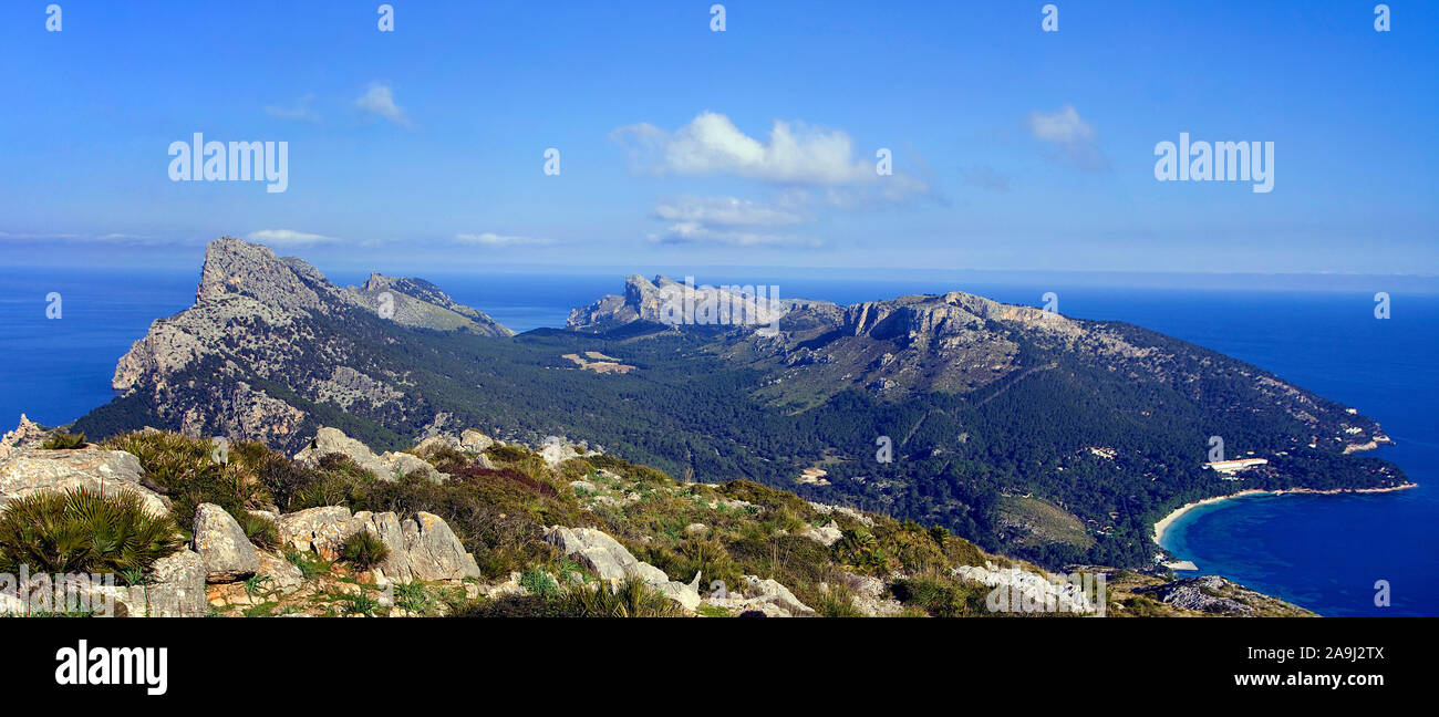 Vue depuis Talayot de Almallutx jusqu'au cap Formentor, Majorque, îles Baléares, Espagne Banque D'Images