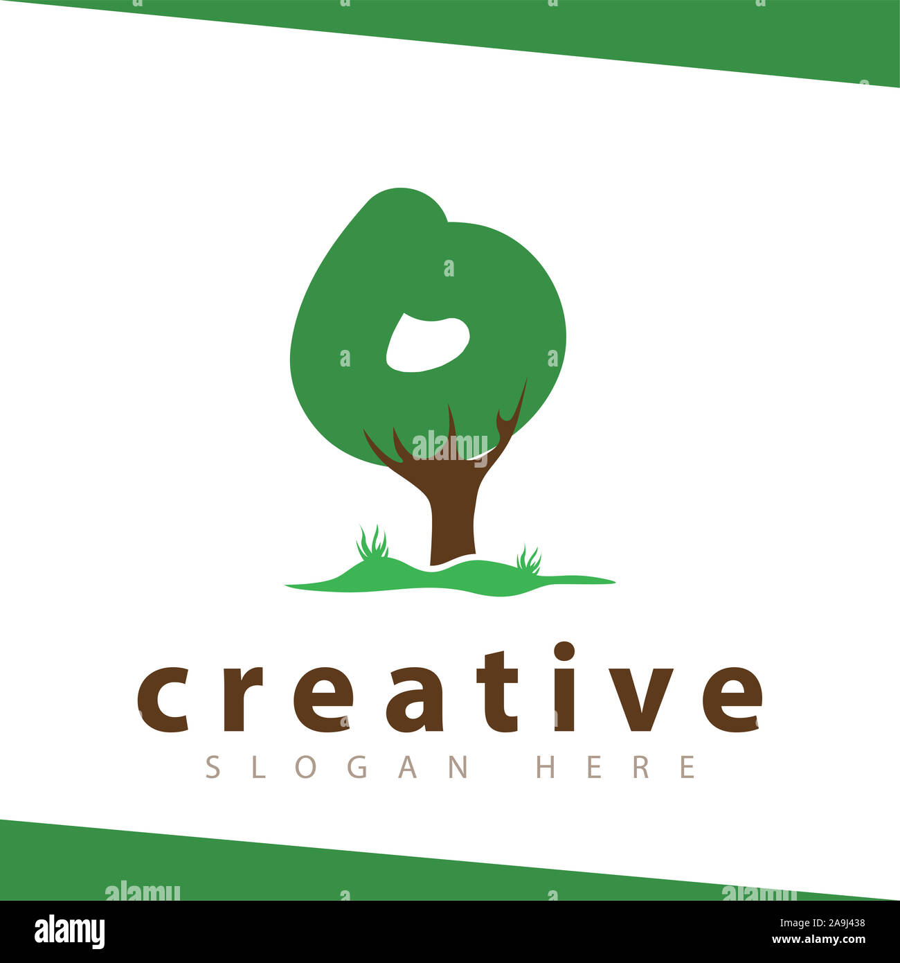 O Lettre modèle vectoriel logo vert arbre Banque D'Images