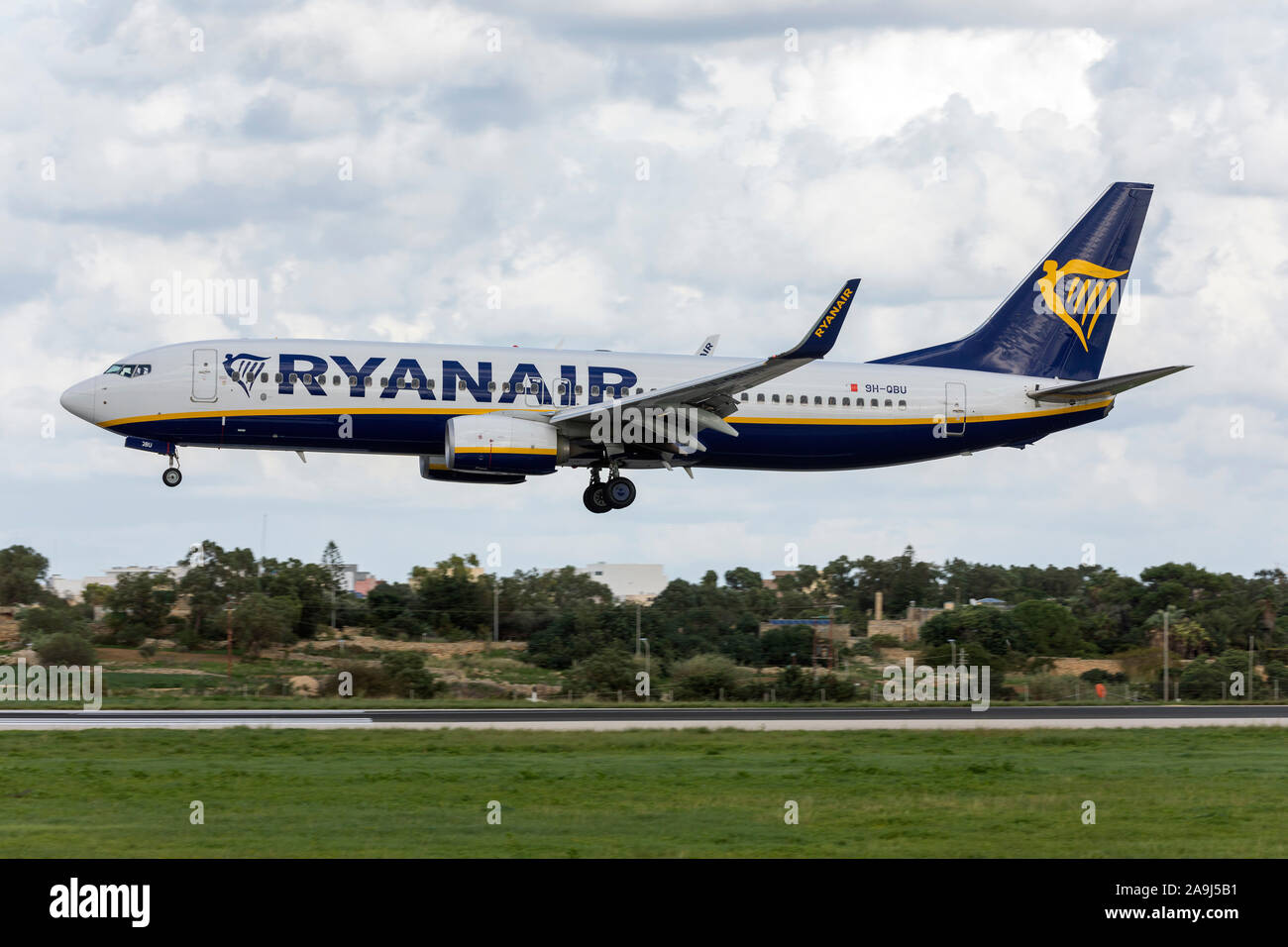 Malte (Air) Ryanair Boeing 737-8AS (Reg : 9H-QBU), l'un des 737 Ryanair enregistrée à Malte faisant partie de l'air de Malte. Banque D'Images
