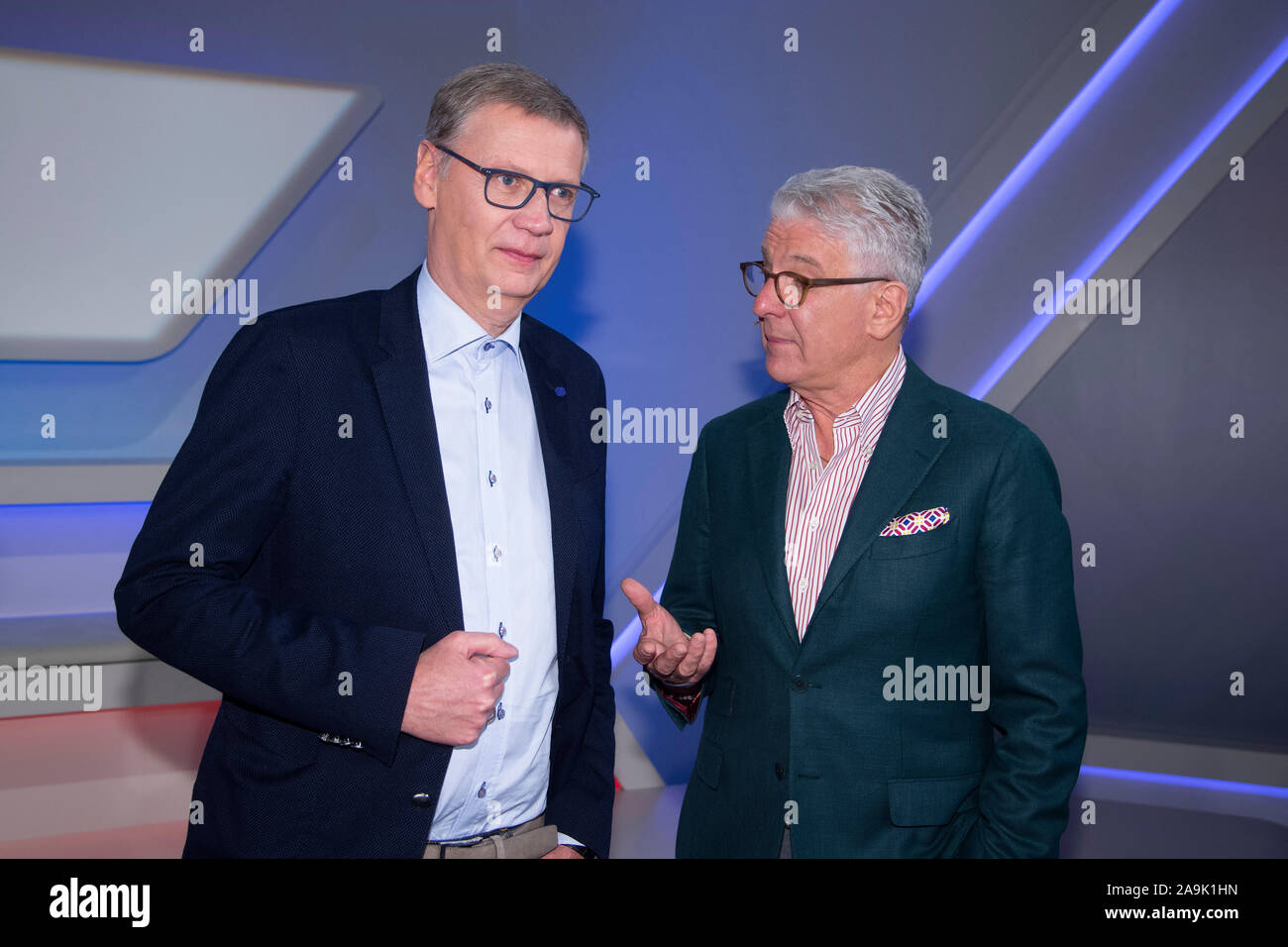 De gauche à droite : Guenther JAUCH, présentatrice TV, Marcel Reif, commentateur sportif, "aischberger.die Woche', talk show, WDR / ARD, 13.11.2019. Dans le monde d'utilisation | Banque D'Images