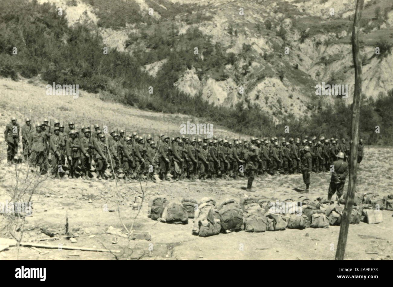 Les troupes de l'armée italienne pendant la campagne albanaise à retrouver Pernet, Albanie Banque D'Images
