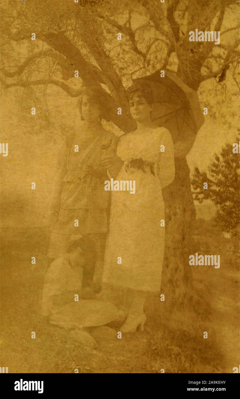 Deux femmes élégantes avec un enfant, Italie Banque D'Images