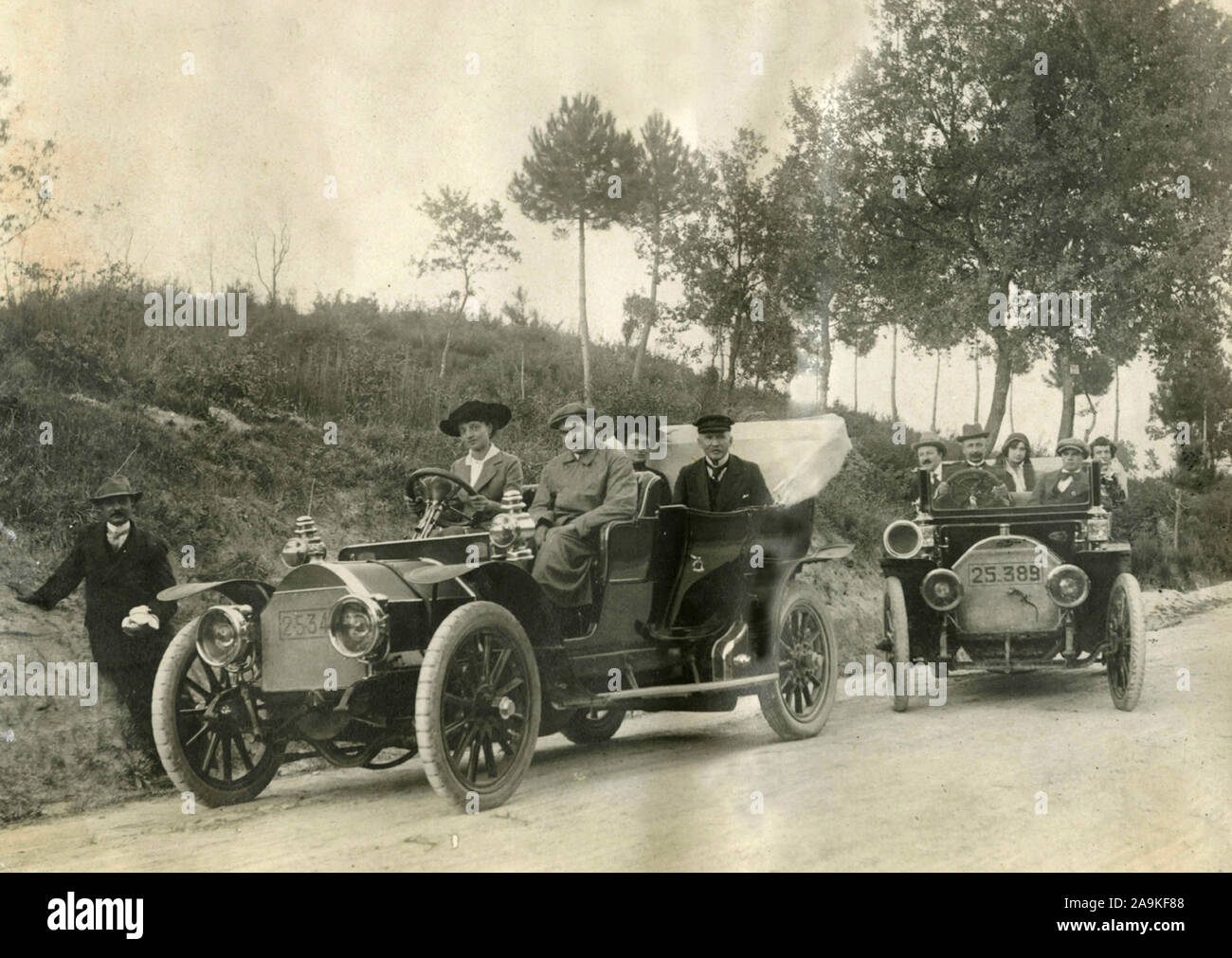 Deux voitures du début du xxe siècle, Italie Banque D'Images