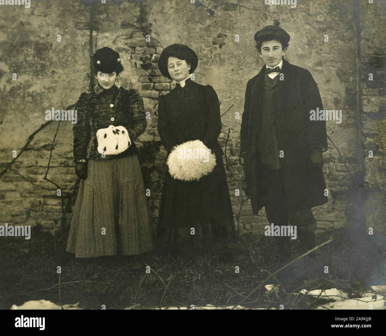 Un garçon et deux filles, Italie Banque D'Images