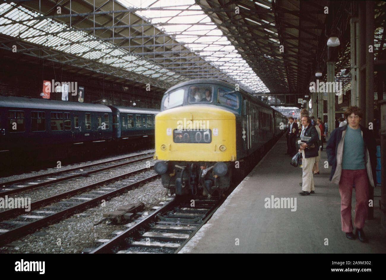 La gare de Huddersfield en 1976, West Yorkshire, dans le Nord de l'Angleterre, Royaume-Uni Banque D'Images