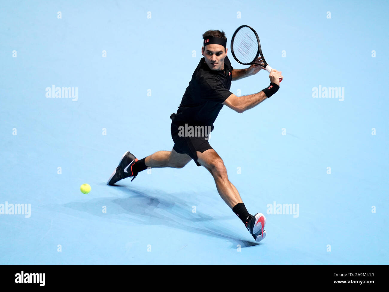 Roger Federer masculin au cours de la demi-finale contre Stefanos Tsitsipas sur jour 7 de l'ATP Nitto finale au O2 Arena, Londres. Banque D'Images