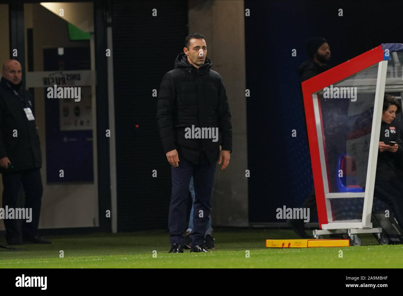 LYON, FRANCE - Le 16 novembre : Olivier Echouafni Manager du Paris Saint-Germain sur la ligne de côté au cours de la Division 1 Féminine match de football entre l'Olympique Lyonnais et le Paris Saint Germain au stade de Groupama le 16 novembre 2019 à Lyon, France (photo de Daniela Porcelli/SPP) Banque D'Images