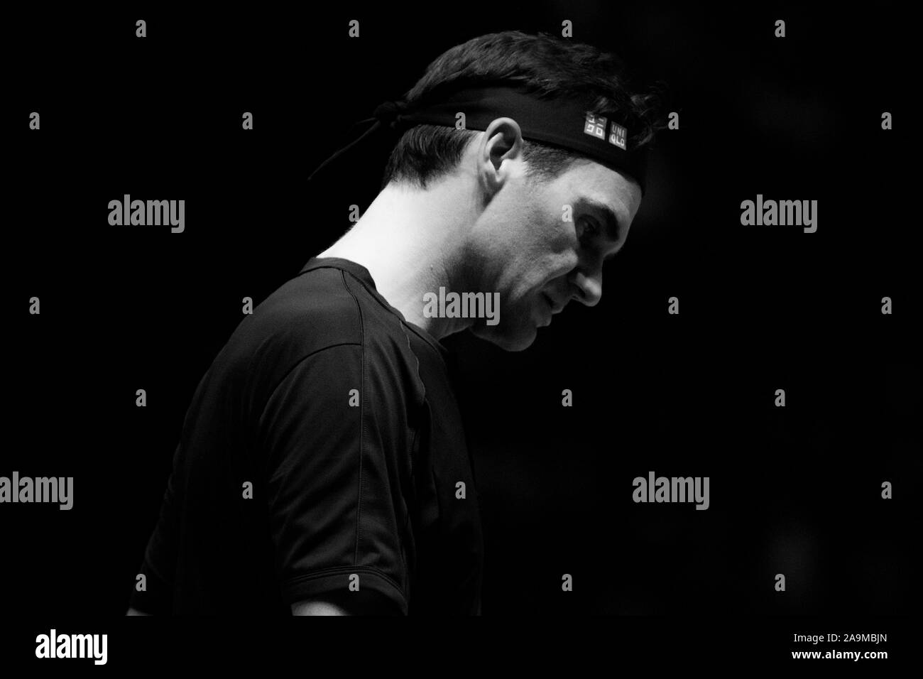 Londres, Royaume-Uni. 16 Nov, 2019. La Suisse de Roger Federer joue contre Stefanos Tsitsipas de Grèce pendant la demi-finale sur la septième journée de la Nitto ATP World Tour finals à l'O2 Arena le 16 novembre 2019 à Londres, en Angleterre. Agence Photo crédit : indépendante/Alamy Live News Banque D'Images