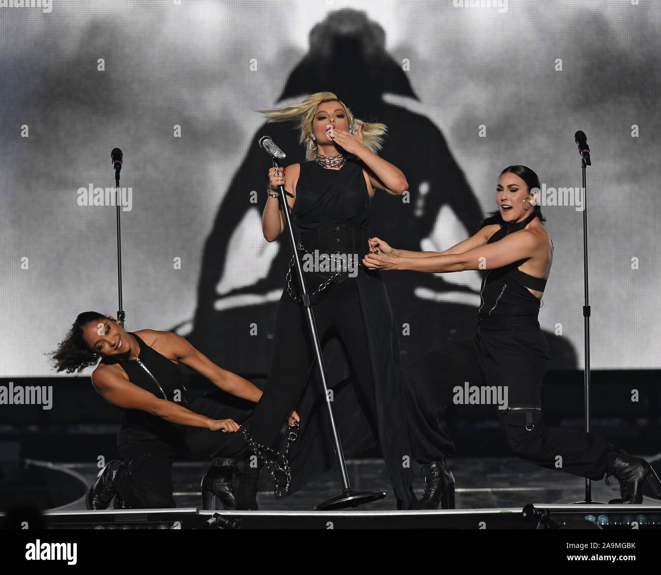 SUNRISE FL - 15 novembre : Bebe dl ex Lippuner effectue au centre de BB&T pendant les Jonas Brothers 'Bonheur' Tour débute le 15 novembre 2019 à Sunrise, en Floride. Credit : mpi04/MediaPunch Banque D'Images
