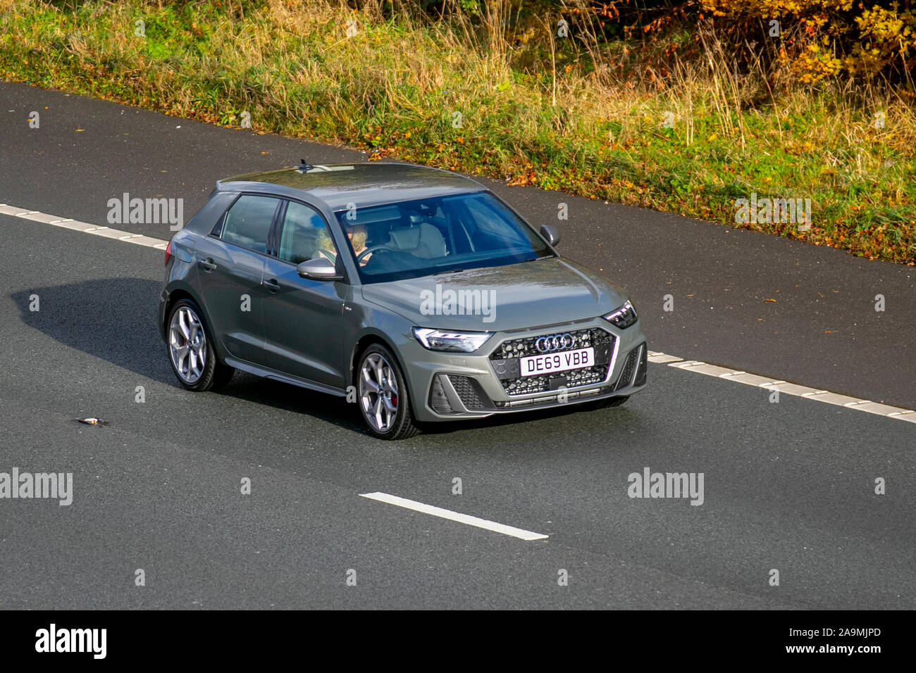 Audi A1 (A1 2) ; UK le trafic de véhicules, transports, véhicules modernes, voitures, vers le sud sur la voie 3 de l'autoroute autoroute M61. Banque D'Images