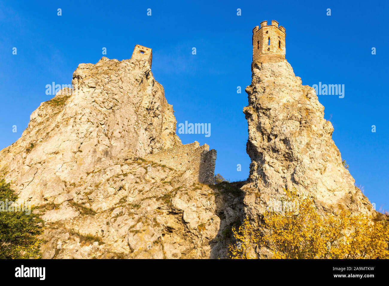 La tour et les ruines du château de Devin à Bratislava, Slovaquie Banque D'Images