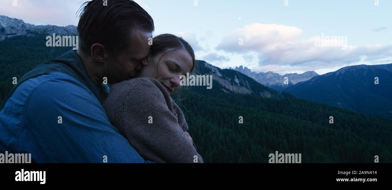 DATE DE SORTIE : Janvier 17, 2020 Titre : Une Vie cachée STUDIO : Fox Searchlight Réalisateur : Terrence Malick Résumé : L'autrichien Franz Jagerstatter St., un objecteur de conscience, refuse de se battre pour les Nazis dans la seconde guerre mondiale. Avec : VALERIE PACHNER, August Diehl que Franz Jagerstatter. (Crédit Image : © Fox Searchlight Pictures/divertissement) Banque D'Images