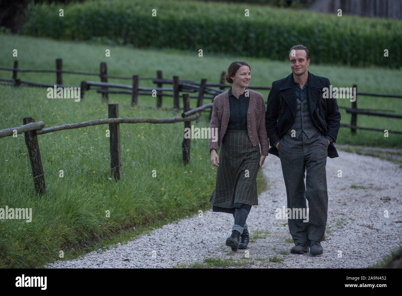 DATE DE SORTIE : Janvier 17, 2020 Titre : Une Vie cachée STUDIO : Fox Searchlight Réalisateur : Terrence Malick Résumé : L'autrichien Franz Jagerstatter St., un objecteur de conscience, refuse de se battre pour les Nazis dans la seconde guerre mondiale. Avec : VALERIE PACHNER, August Diehl que Franz Jagerstatter. (Crédit Image : © Fox Searchlight Pictures/divertissement) Banque D'Images