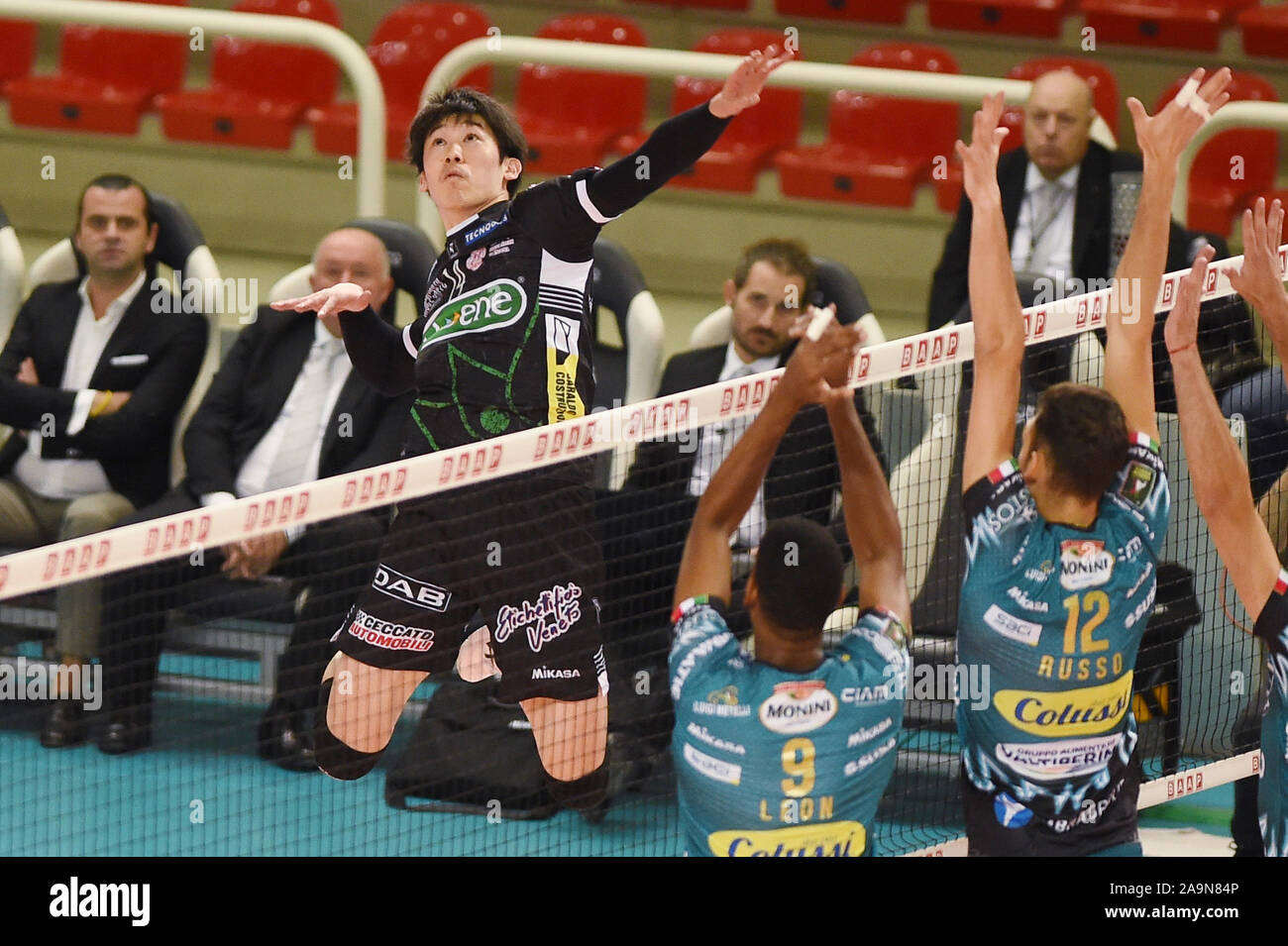 Padova, Italie. 14Th Nov, 2019. Yuki Ishikawa (Padoue), le 14 novembre 2019 - Volley-ball : Serie A match entre l'Kioene Padova 1-3 Sécurité Sir Kioene à Pérouse Conad Arena à Padoue, en Italie. Credit : Itaru Chiba/AFLO/Alamy Live News Banque D'Images