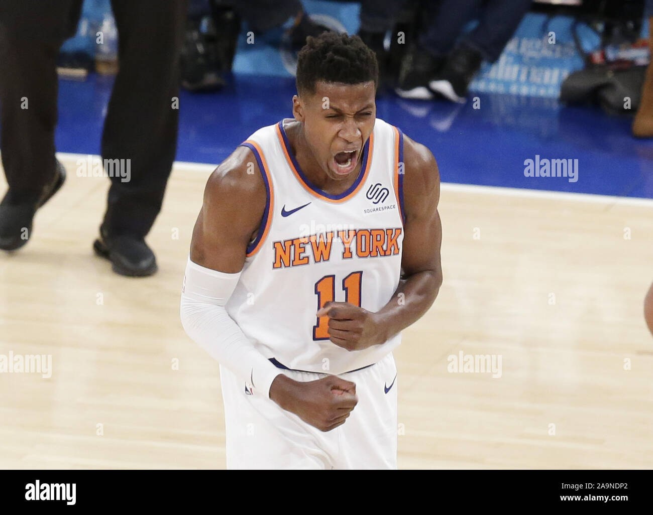 New York, États-Unis. 16 Nov, 2019. New York Knicks Frank Ntilikina célèbre après un panier de Knicks au 4ème trimestre contre les Charlotte Hornets au Madison Square Garden de New York le samedi 16 novembre, 2019. Photo de John Angelillo/UPI UPI : Crédit/Alamy Live News Banque D'Images