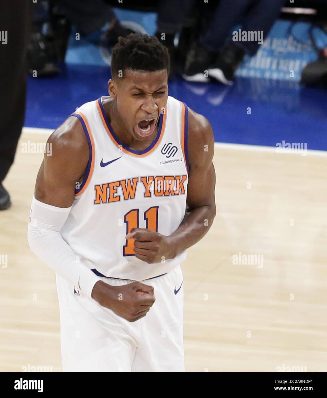 New York, États-Unis. 16 Nov, 2019. New York Knicks Frank Ntilikina célèbre après un panier de Knicks au 4ème trimestre contre les Charlotte Hornets au Madison Square Garden de New York le samedi 16 novembre, 2019. Photo de John Angelillo/UPI UPI : Crédit/Alamy Live News Banque D'Images