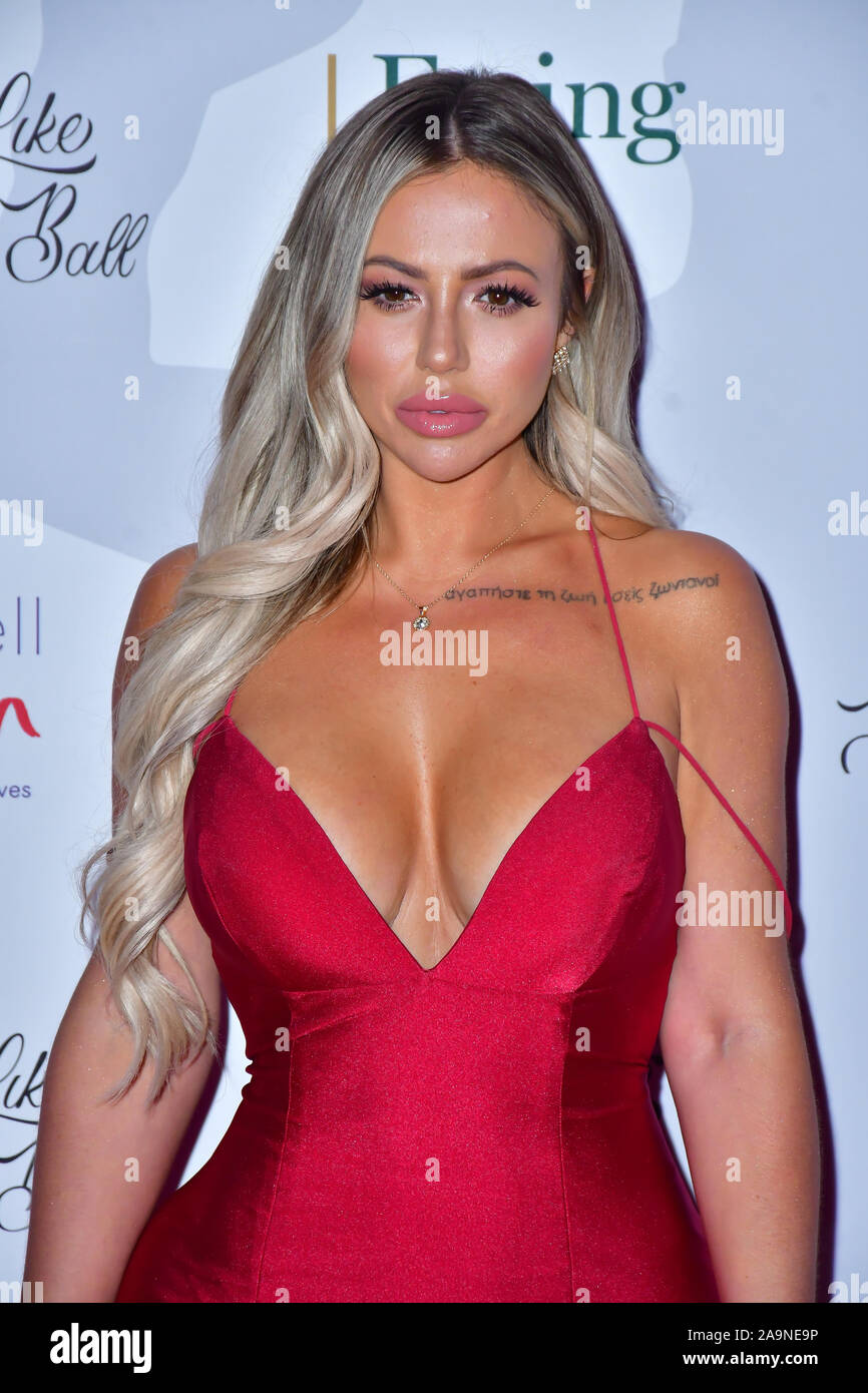Londres, Royaume-Uni. 16 Nov 2019. Holly Hagan arrivent à flotter comme un papillon Ball pour enfants Caudwell Charity au Grosvenor House Hotel, le 16 novembre 2019, Londres, Royaume-Uni. Credit Photo : Alamy/Capital Live News Banque D'Images