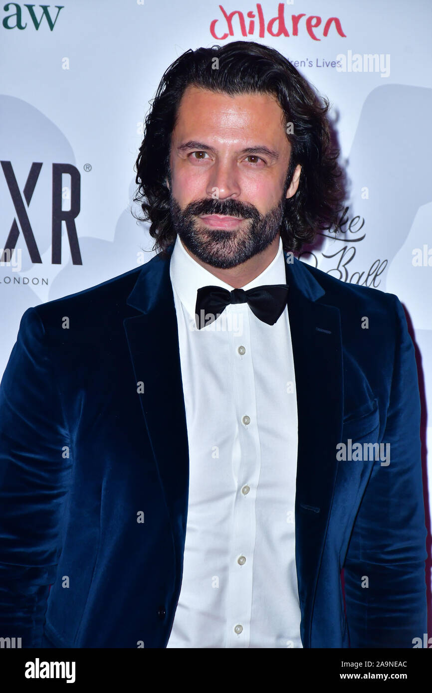 Londres, Royaume-Uni. 16 Nov 2019. Christian vit arriver à flotter comme un papillon Ball pour enfants Caudwell Charity au Grosvenor House Hotel, le 16 novembre 2019, Londres, Royaume-Uni. Credit Photo : Alamy/Capital Live News Banque D'Images