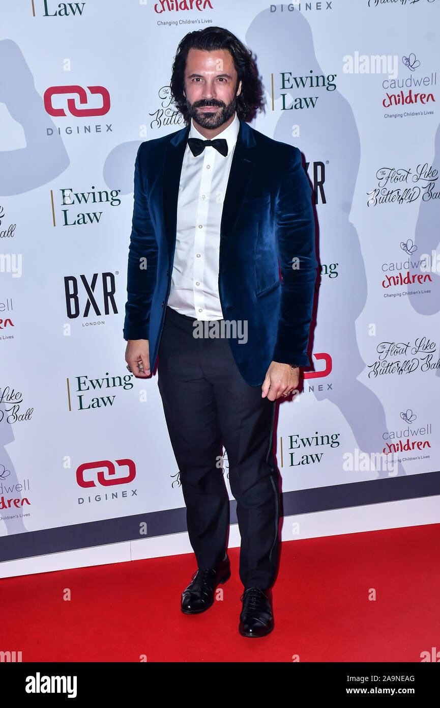 Londres, Royaume-Uni. 16 Nov 2019. Christian vit arriver à flotter comme un papillon Ball pour enfants Caudwell Charity au Grosvenor House Hotel, le 16 novembre 2019, Londres, Royaume-Uni. Credit Photo : Alamy/Capital Live News Banque D'Images