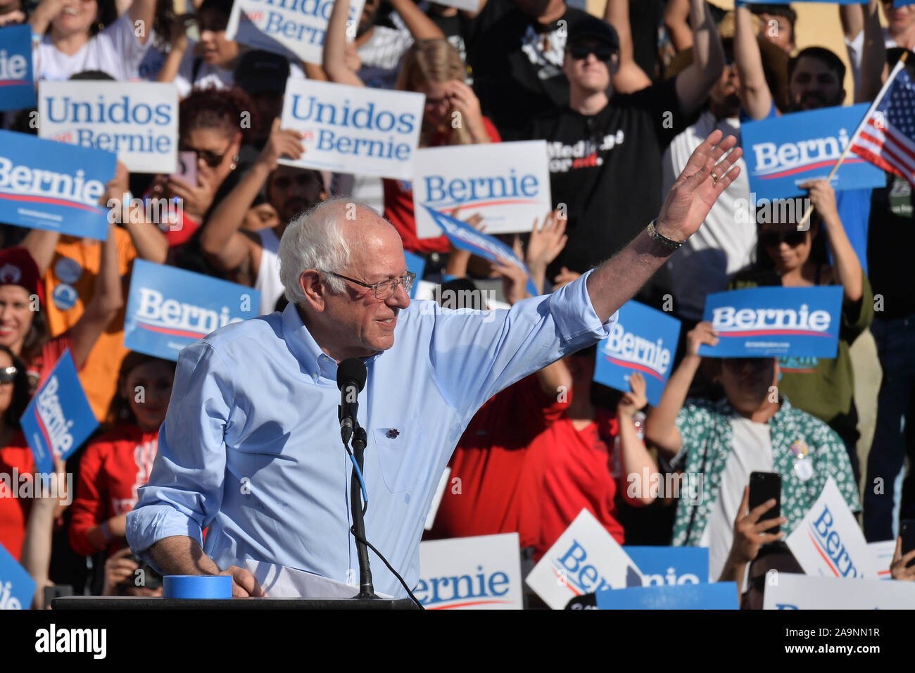 Le candidat démocrate Bernie Sanders répond à un rassemblement à L.A. est Woodrow Wilson Se-ou d'une école secondaire dans la région de El Sereno, Californie le samedi, Novembre 16th, 2019. "Je viens à vous aujourd'hui que le fier fils d'immigrant, 'Sanders a dit à la foule : "et presque tout le monde ici sont les fiers fils et filles d'immigrants. Et nous en avons assez de la diabolisation de la communauté immigrante." Le pitch du sénateur était large, portant sur des sujets comme la lutte contre le changement climatique et la prise en charge de l'Amérique de corporation. Photo par Jim Ruymen/UPI Banque D'Images