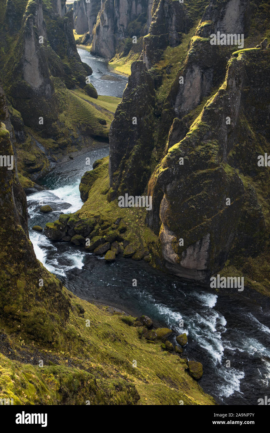 Fjaðrárgljúfur Canyon. Sud-Est De L'Islande Banque D'Images