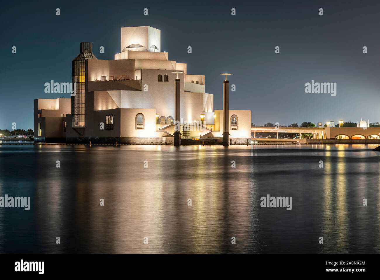 DOHA, QATAR - 11 mai : Le Musée d'Art Islamique (MIA) dans la nuit du 11 mai 2019. À Doha, au Qatar, au Moyen-Orient. Le musée a été conçu par l'Organisation mondiale de la famo Banque D'Images