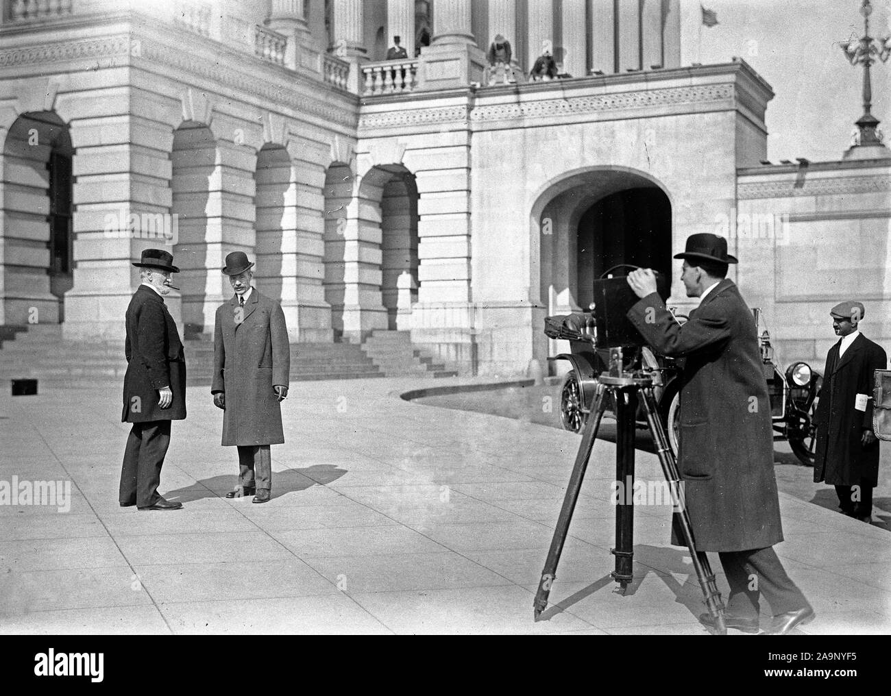 Photographe prendre des photos d'hommes politiques que pose à l'extérieur de la capitale américaine ca. 1910-1917 Banque D'Images