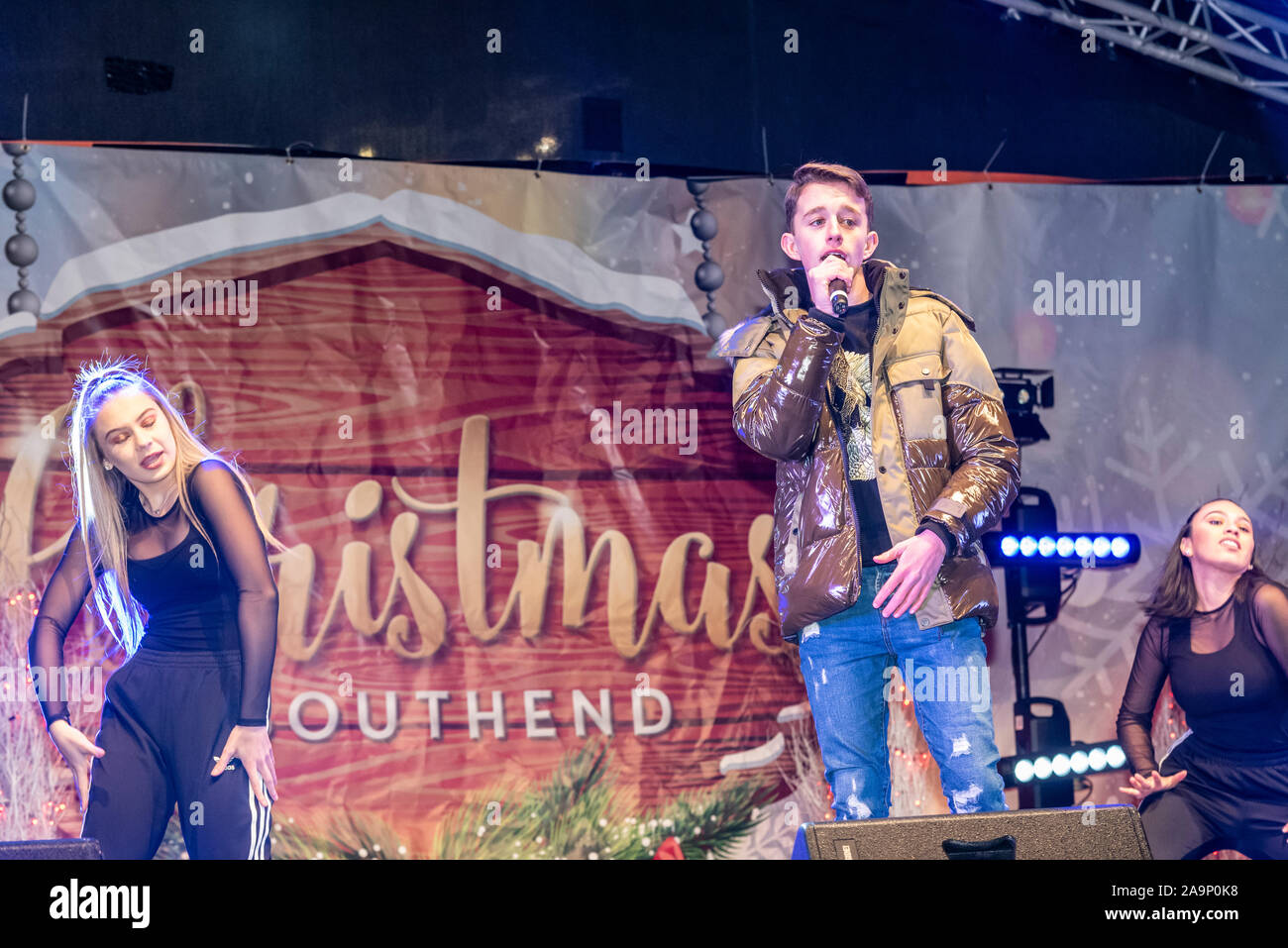 Charlie Dillon, de la voix des enfants au Southend on Sea les lumières de Noël sur l'interrupteur d'événement dans la High Street, Southend, Essex, Royaume-Uni. Danse HK Banque D'Images