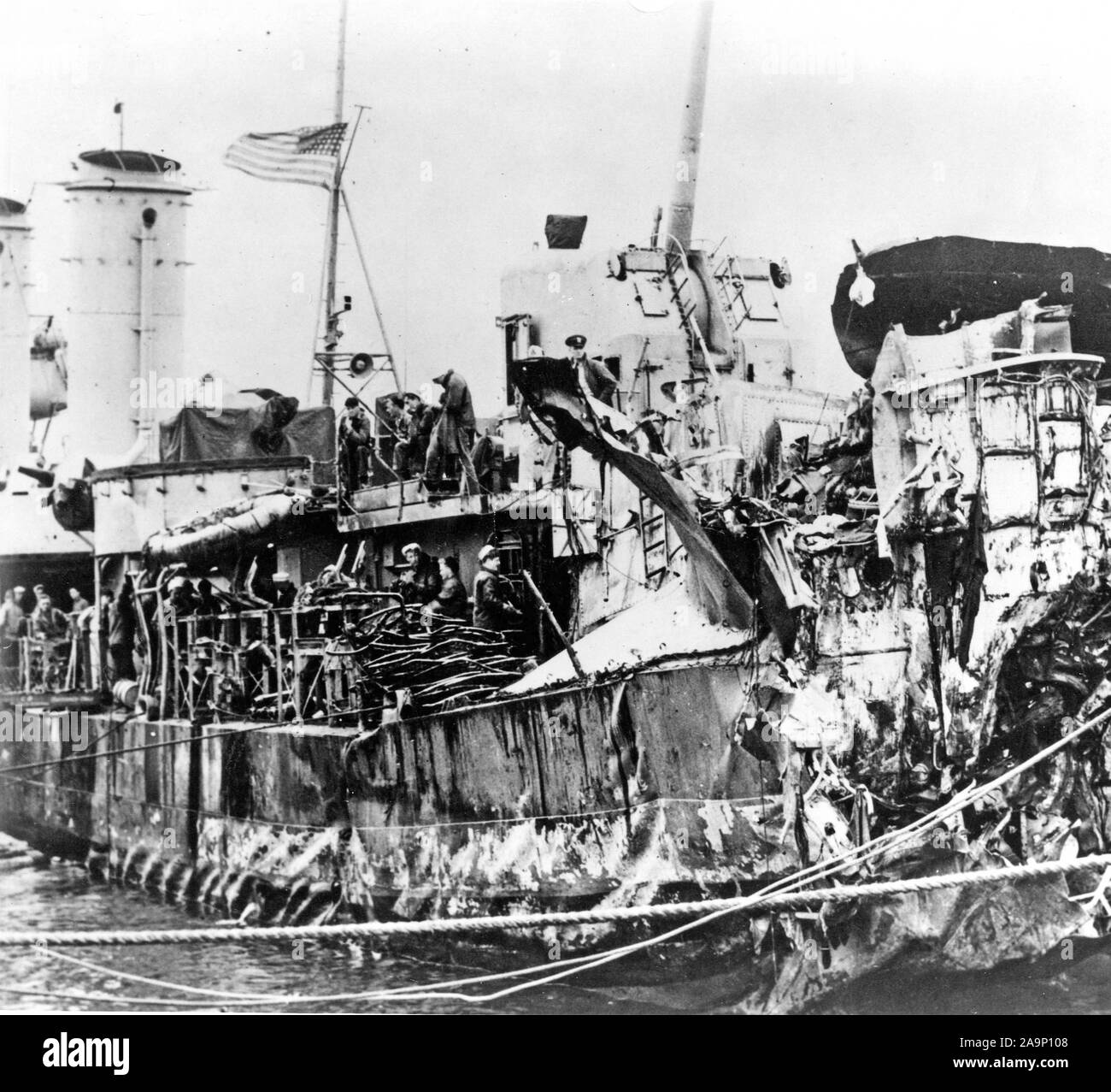 Les navires de la SECONDE GUERRE MONDIALE / World War II Navires - Cette photo montre la bataille d'endommager le DD-623 USS Nelson après avoir été torpillé dans la poupe. Le navire a été réparé par Boston Navy Yard et retourné à flotte en novembre 1944. (Ca. Juin 1944) Banque D'Images