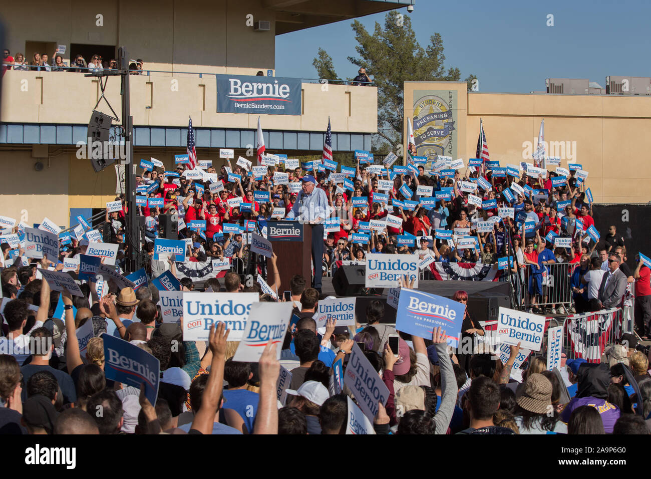Los Angeles, United States. 16 Nov, 2019. EL SERENO, LOS ANGELES, CALIFORNIE, USA - 16 novembre : la présidence démocratique, sénateur du Vermont, Bernie Sanders parle aux partisans pendant sa campagne électorale de Californie 2020 manifestation tenue à Woodrow Wilson High School le 16 novembre 2019 à El Sereno, Los Angeles, Californie, États-Unis. (Photo de Rudy Torres/Image Crédit : Agence de Presse) L'agence de presse Image/Alamy Live News Banque D'Images