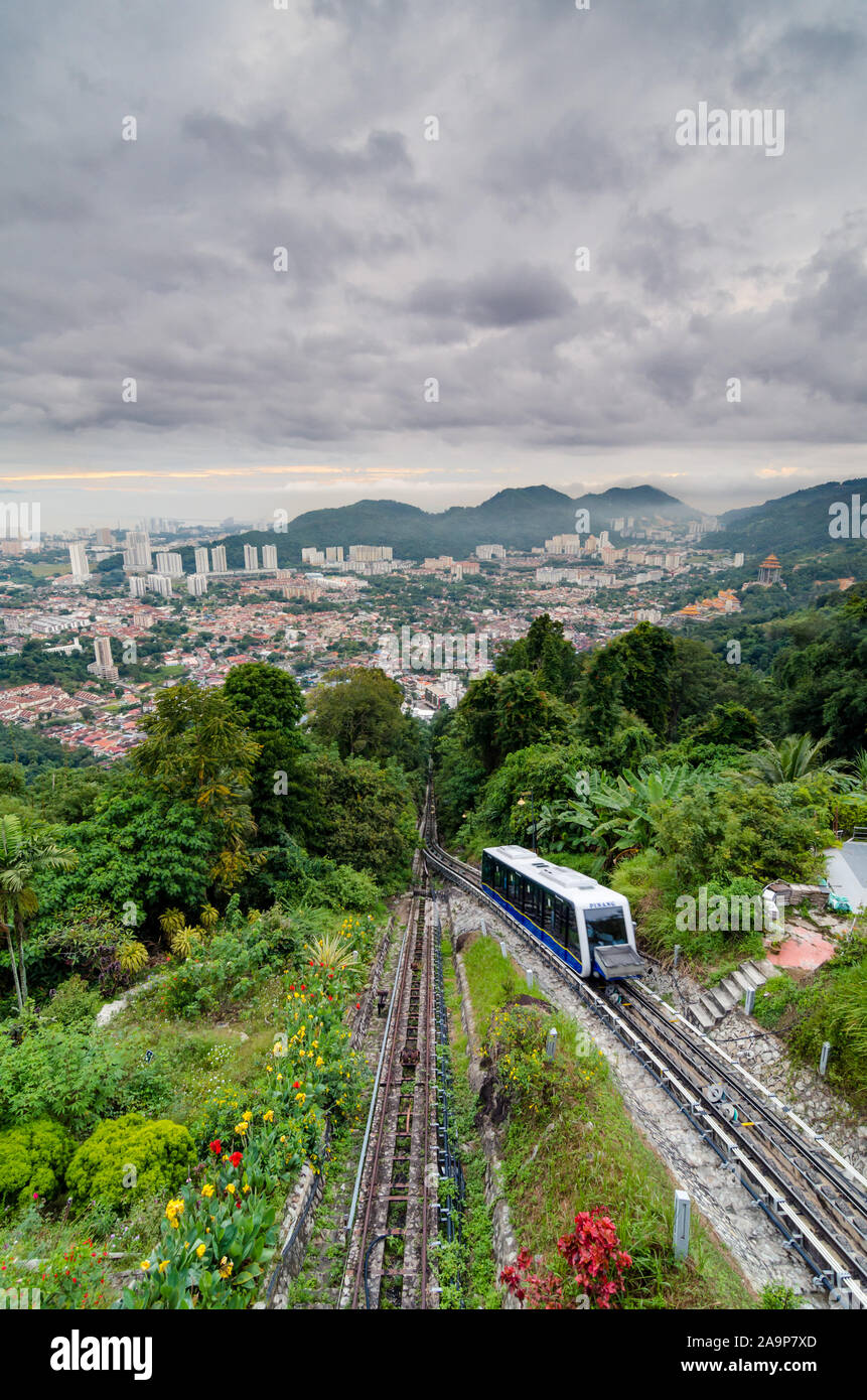 Le chemin de fer Penang Hill est un funiculaire à une section qui monte la colline Penang de l'Air ITAM, à la périphérie de la ville de George Town. Banque D'Images